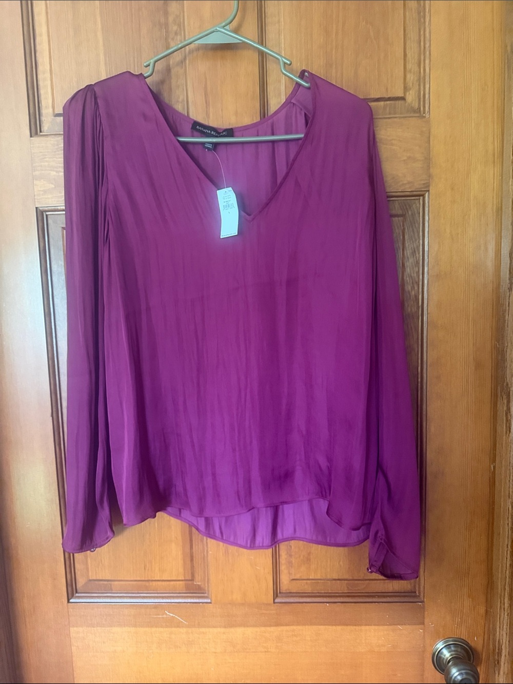 Banana Republic Women's dark plum burgundy V-Neck Long Sleeve Blouse